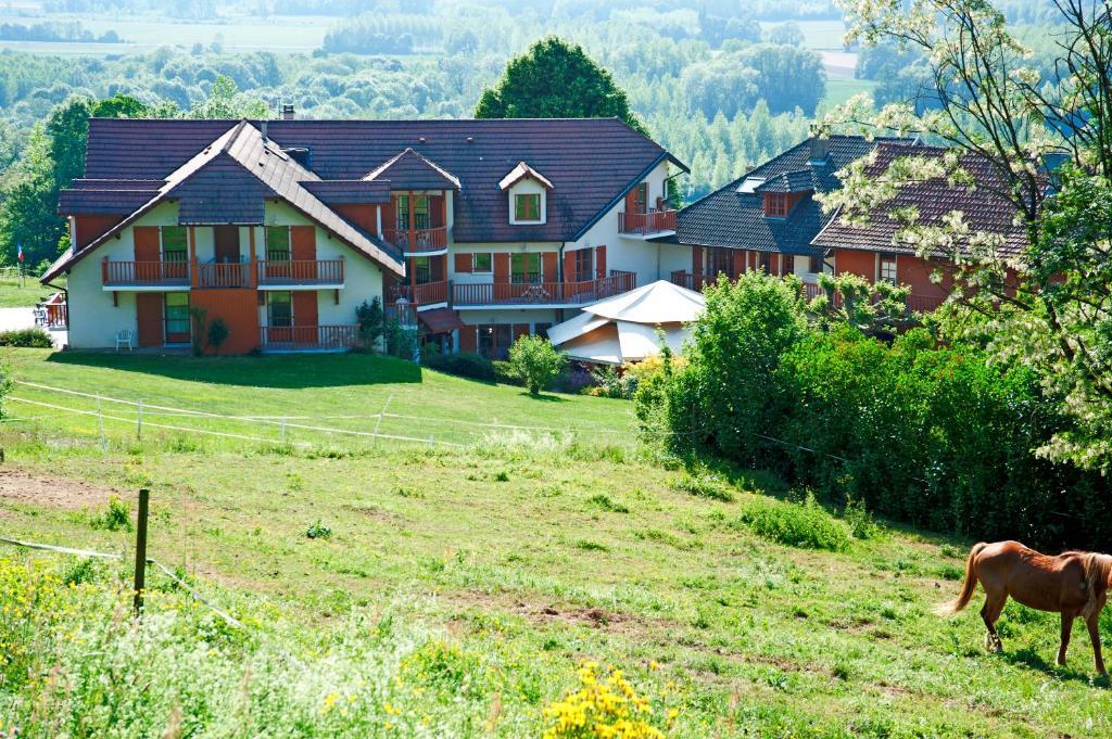 Hôtel les Bergeronnettes Champagneux Exterior foto